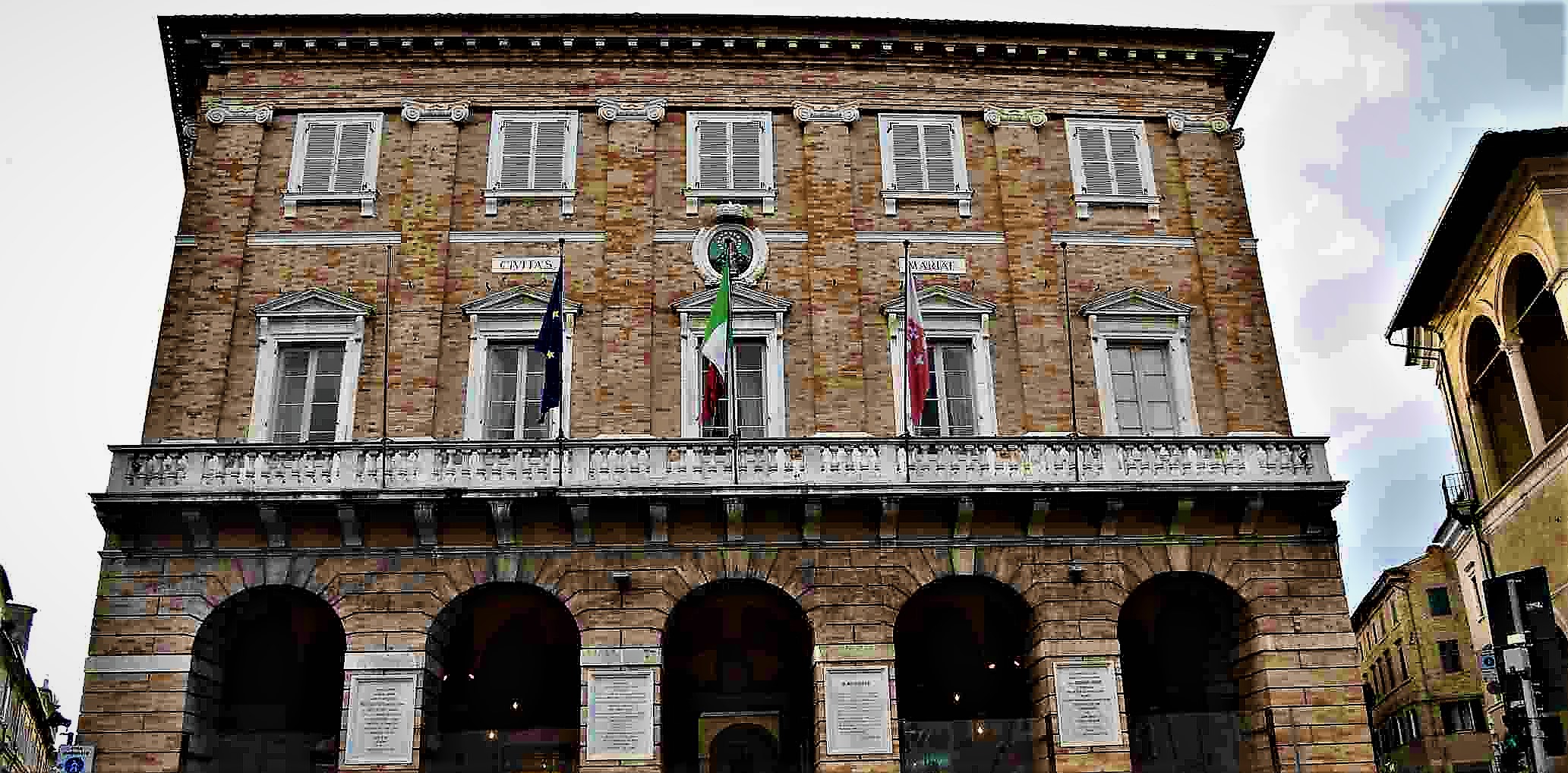 Al momento stai visualizzando Nicola Porro a Macerata: “Frequentate persone intelligenti”