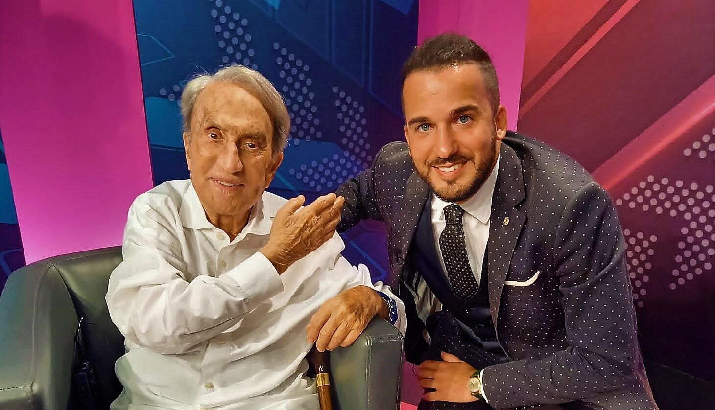 Il ricordo del grande Emilio Fede: le parole su Berlusconi e quel ritorno in tv… Il ricordo del grande Emilio Fede: le parole su Berlusconi e quel ritorno in tv…