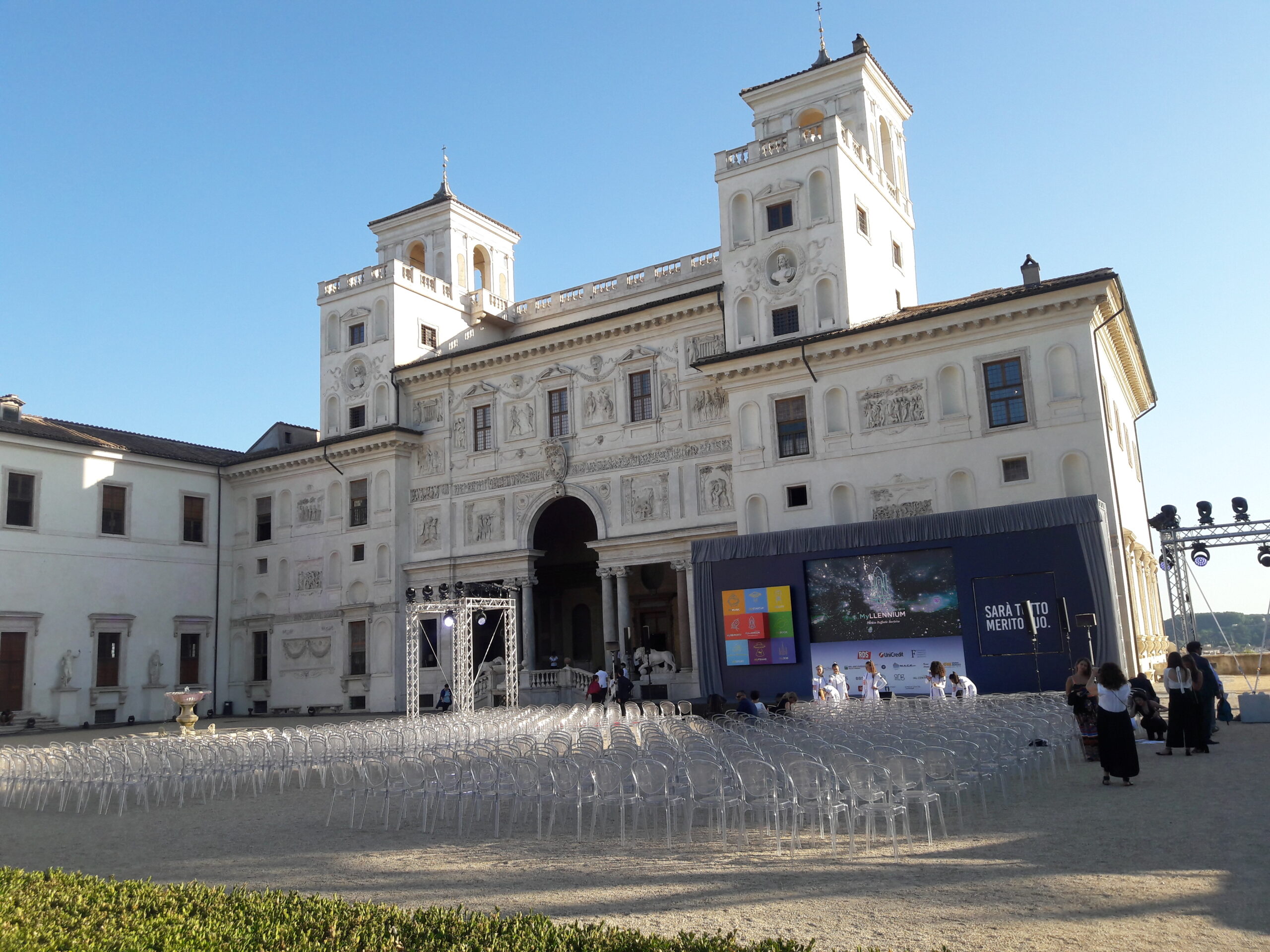 Al momento stai visualizzando Festival Des Cabanes di Villa Medici: ecco la 2^ edizione