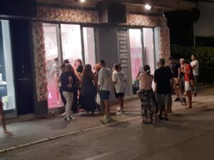 Scopri di più sull'articolo Mr Dick Riccione: la pasticceria sexy spacca il popolo romagnolo
