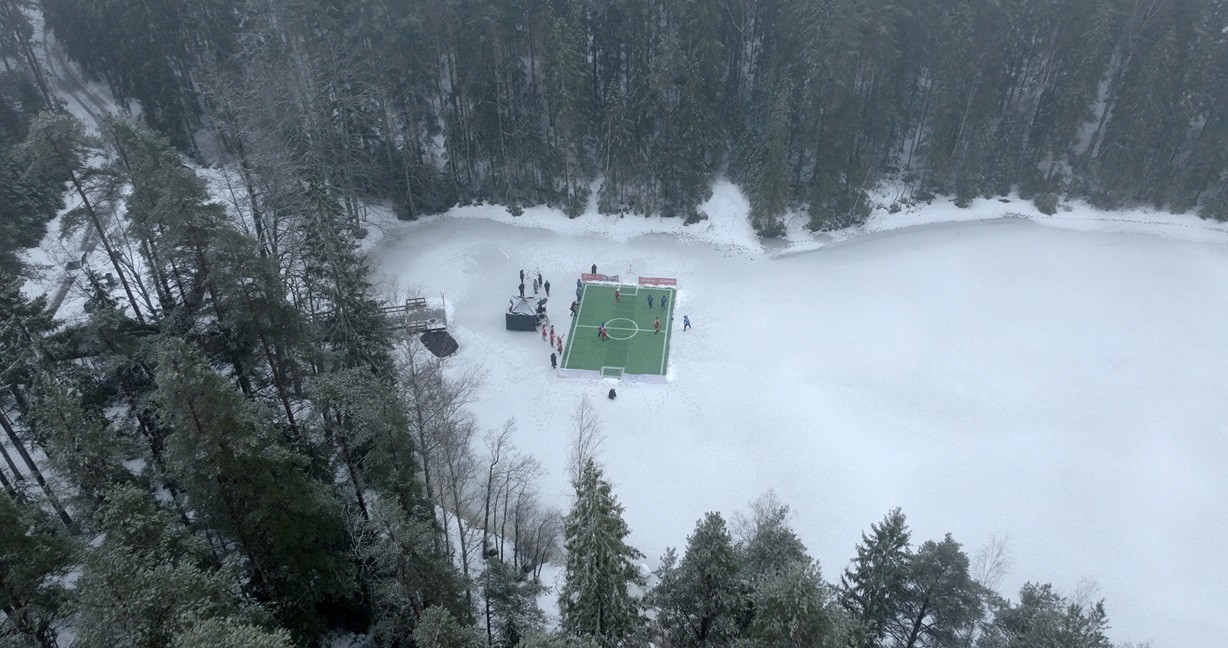 Scopri di più sull'articolo OnePlus: grande successo per il match di calcio sul ghiaccio