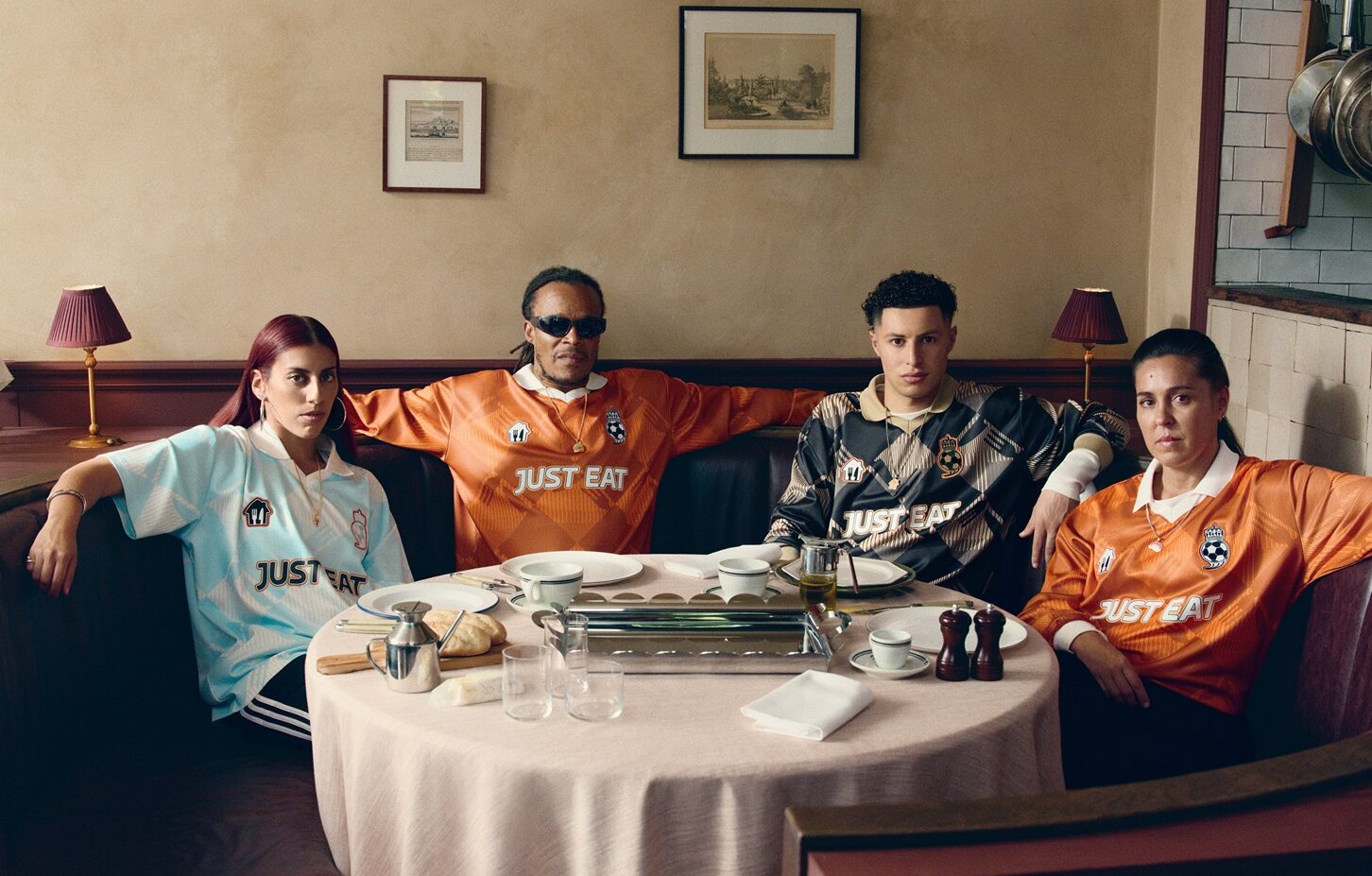 Scopri di più sull'articolo Finale Champions League 2025: Edgar Davids in campo con Just Eat