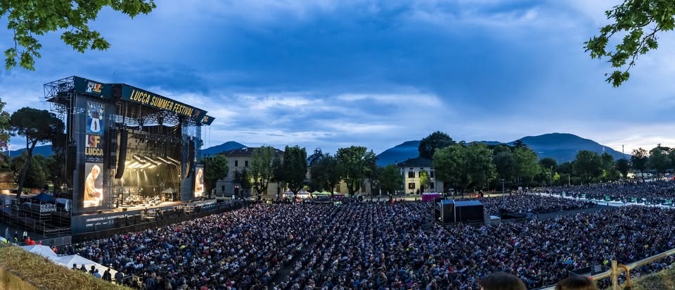 Scopri di più sull'articolo Lucca Summer Festival 2025: grandi ospiti tra musica e magia