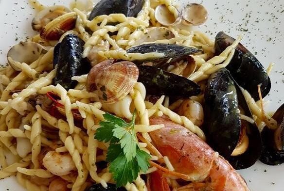 Natale 2025 già in Versilia: ferragosto chic a Osteria Sul Mare Marina di Massa
