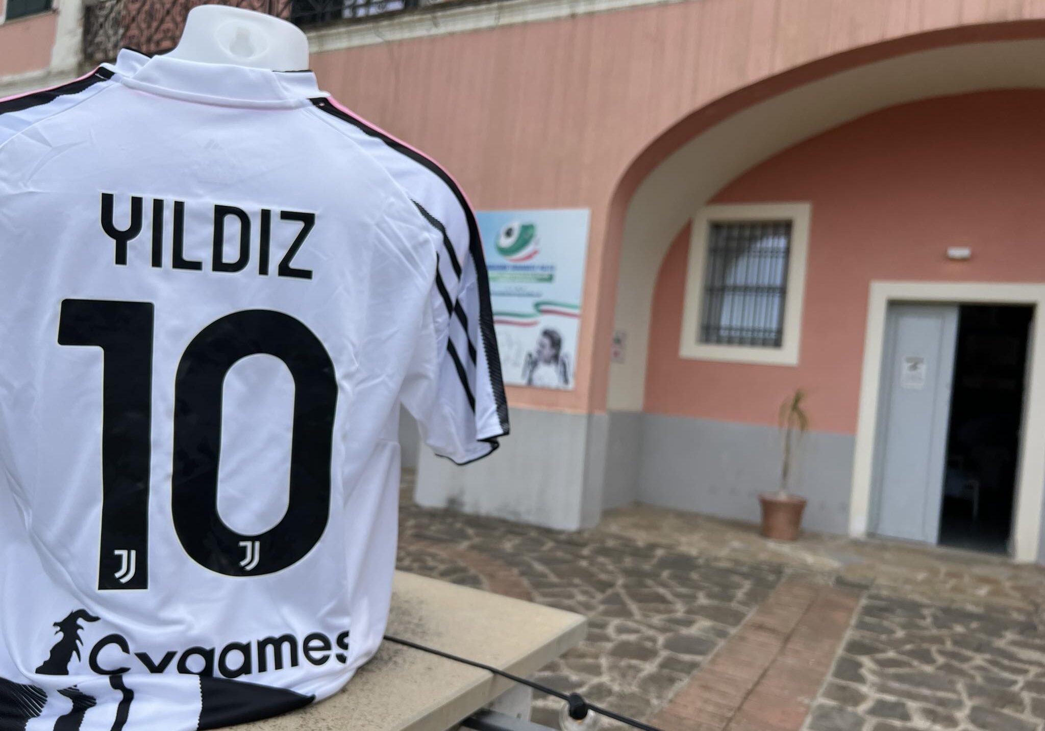 juventus la maglia di yildiz sbarca al museo del calcio andrea fortunato